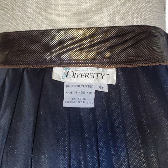 Diversity Petite Gold Metalik Pleated Midi Skirt, 6P size - Picture 13 of 13